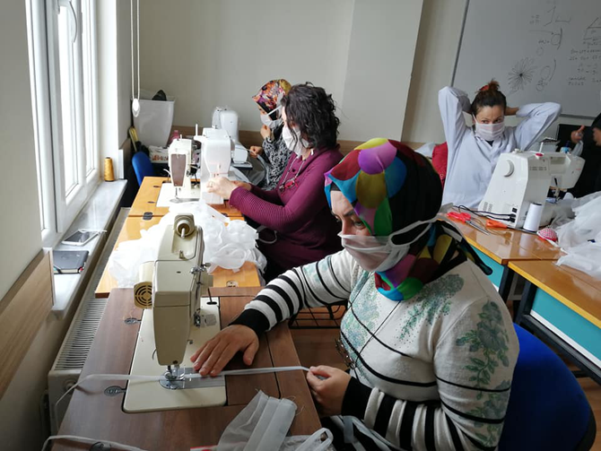 konyadaki-meslek-lisesinde-kamu-kurumlari-icin-100-bin-maske-uretilecek-3.png