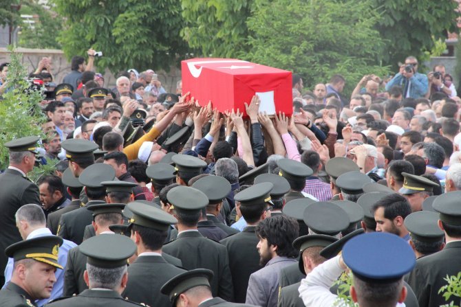konyali-sehit-son-yolculuguna-ugurlandi-2-001.jpg konyali-sehit-son-yolculuguna-ugurlandi-2-001.jpg