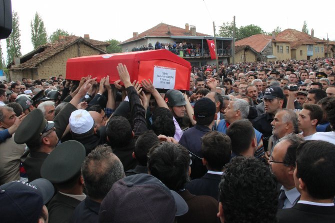 konyali-sehit-son-yolculuguna-ugurlandi-2.jpg