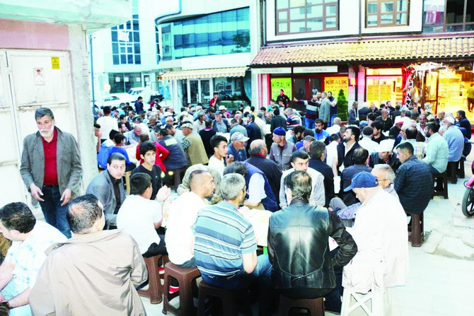 konyanin-gulleri-iftar-yapti-3.jpg