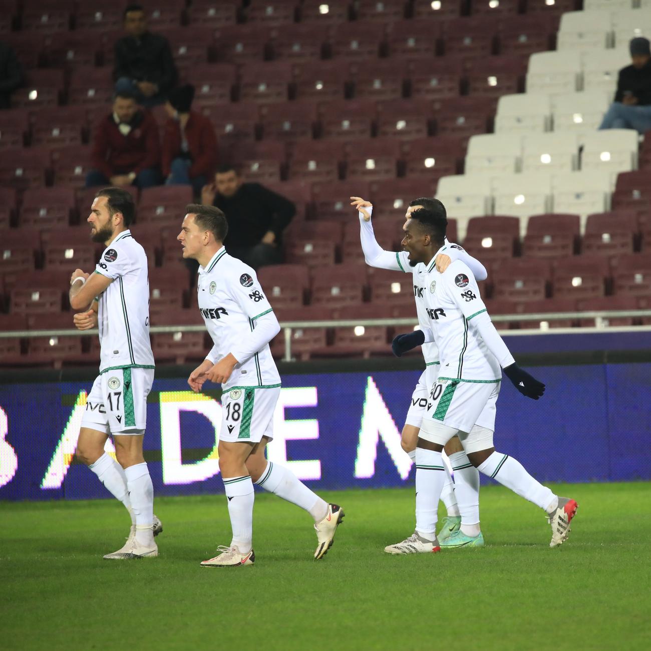 konyaspor-gol-sevinci.jpg