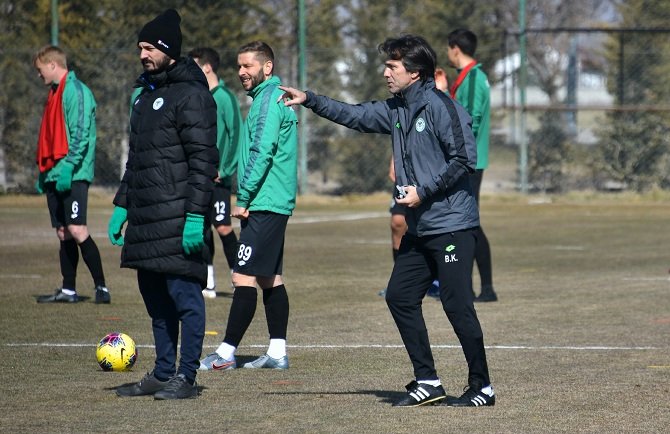 konyaspor-iki-eksikle-calisti-2.jpg