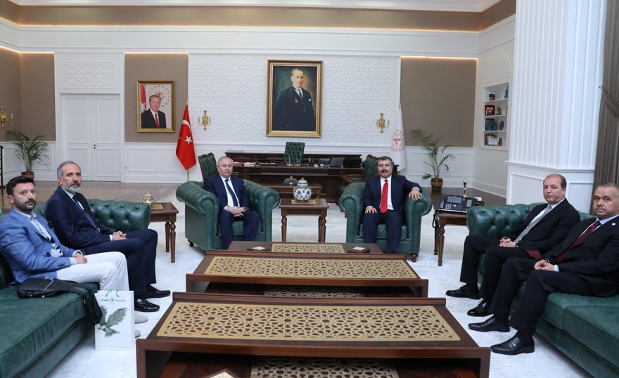 konyaspordan-saglik-bakani-fahrettin-kocaya-ziyaret5.jpg