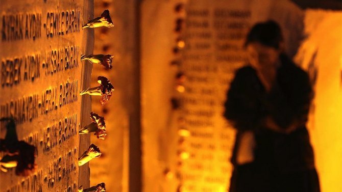 marmara-depreminde-yasamini-yitirenler-torenle-anildi-3.jpeg