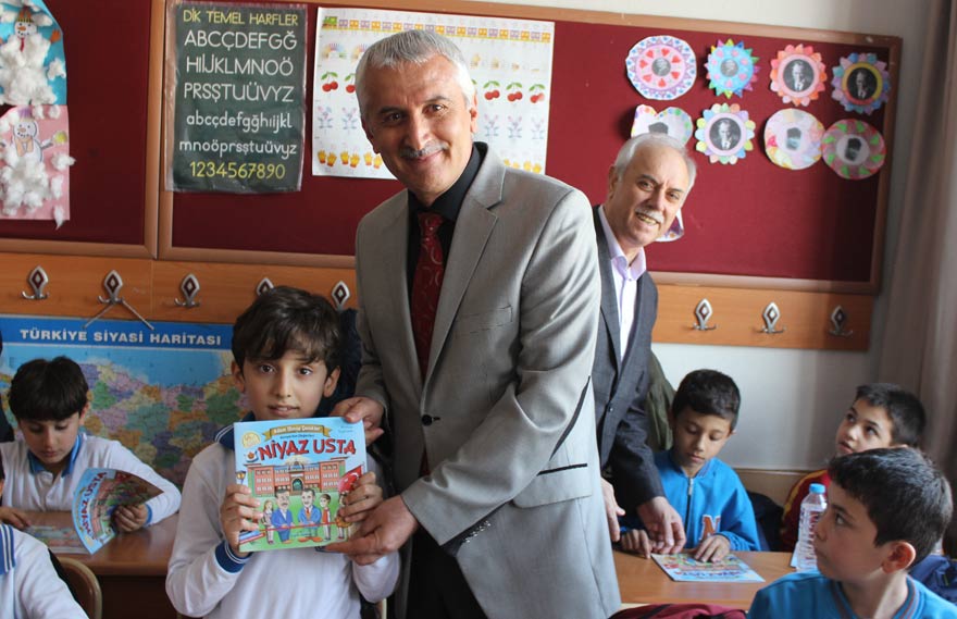 meram-niyaz-usta-ilkokulu-koridor-kitapligi-acilisi-11.jpg