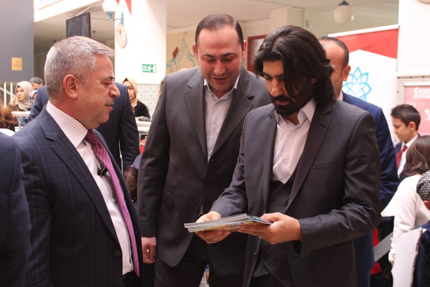 meram-niyaz-usta-ilkokulu-koridor-kitapligi-acilisi-2.jpg