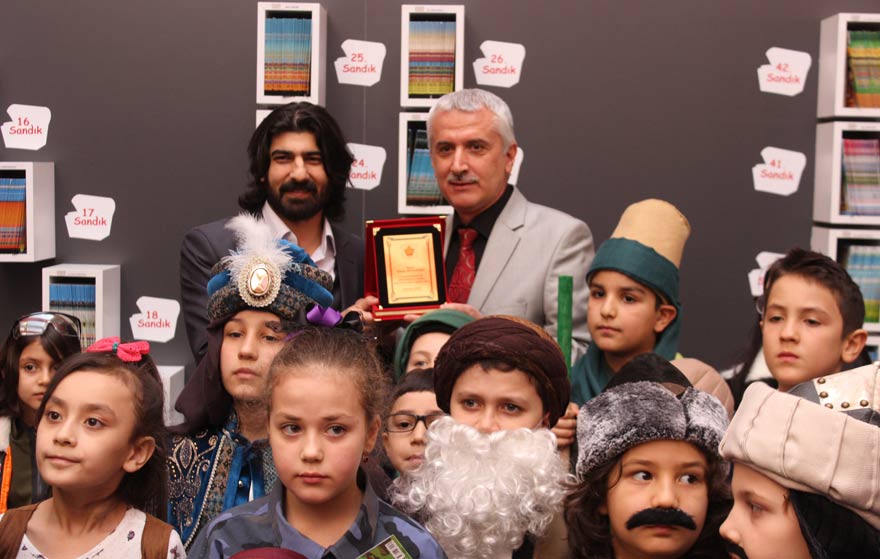 meram-niyaz-usta-ilkokulu-koridor-kitapligi-acilisi-6.jpg