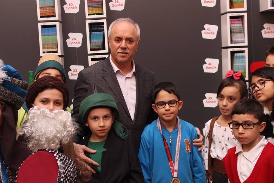 meram-niyaz-usta-ilkokulu-koridor-kitapligi-acilisi-7.jpg