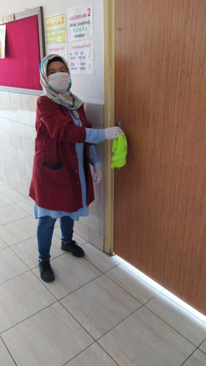 meram-osman-gazi-ortaokulunda-koronavirus-tedbirleri-3.jpg