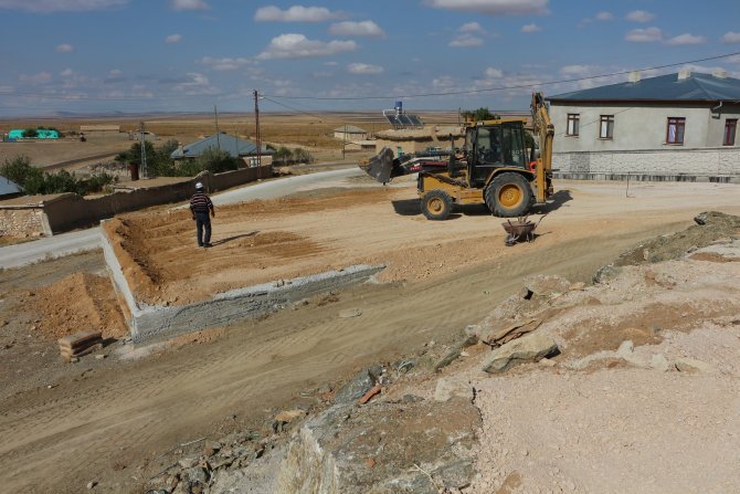 Merkeze uzak mahallelerde parke çalışmaları
