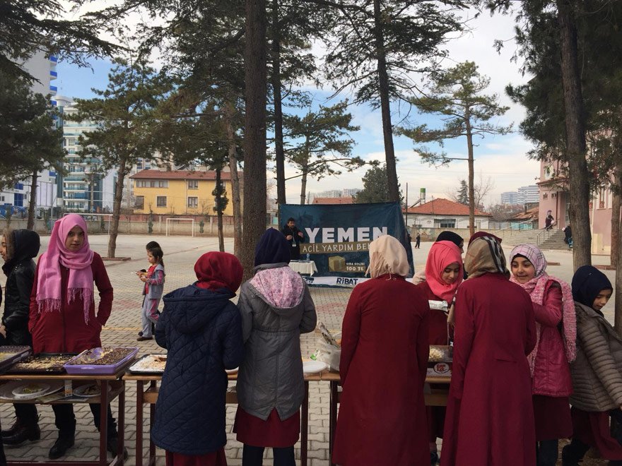 muhittin-guzelkilinc-ogrencileri-yemene-duyarsiz-kalmadi1.jpg