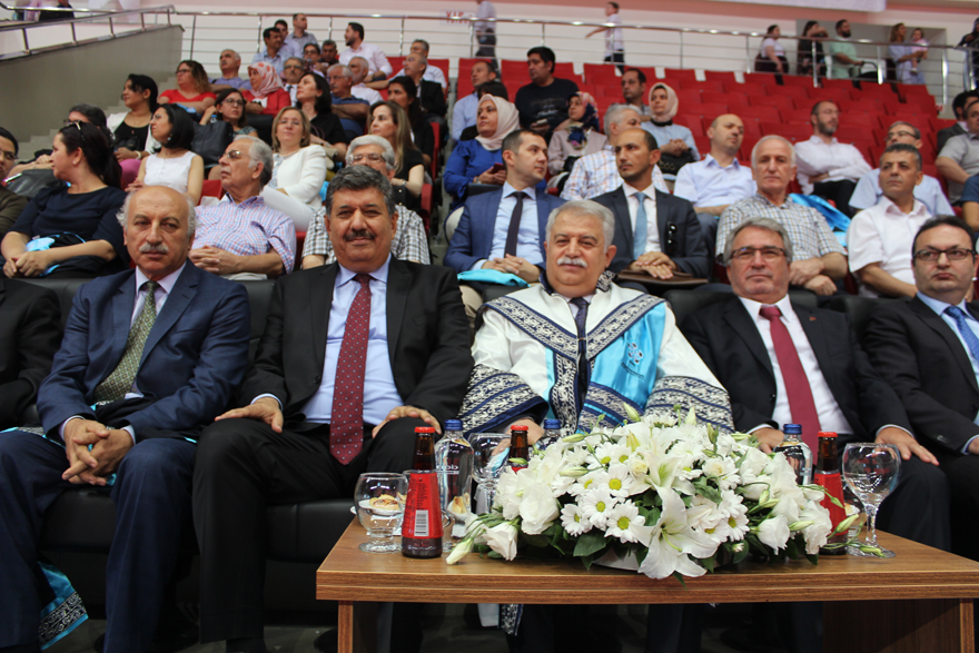 necmettin-erbakan-universitesinde-mezuniyet-heyecani-(4).png