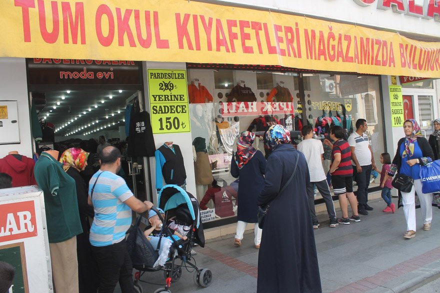 okul-alisverisinde-son-gun-telasi-(5).jpg