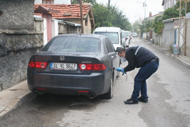 park-halindeki-araclarin-lastiklerini-kestiler-1.jpg