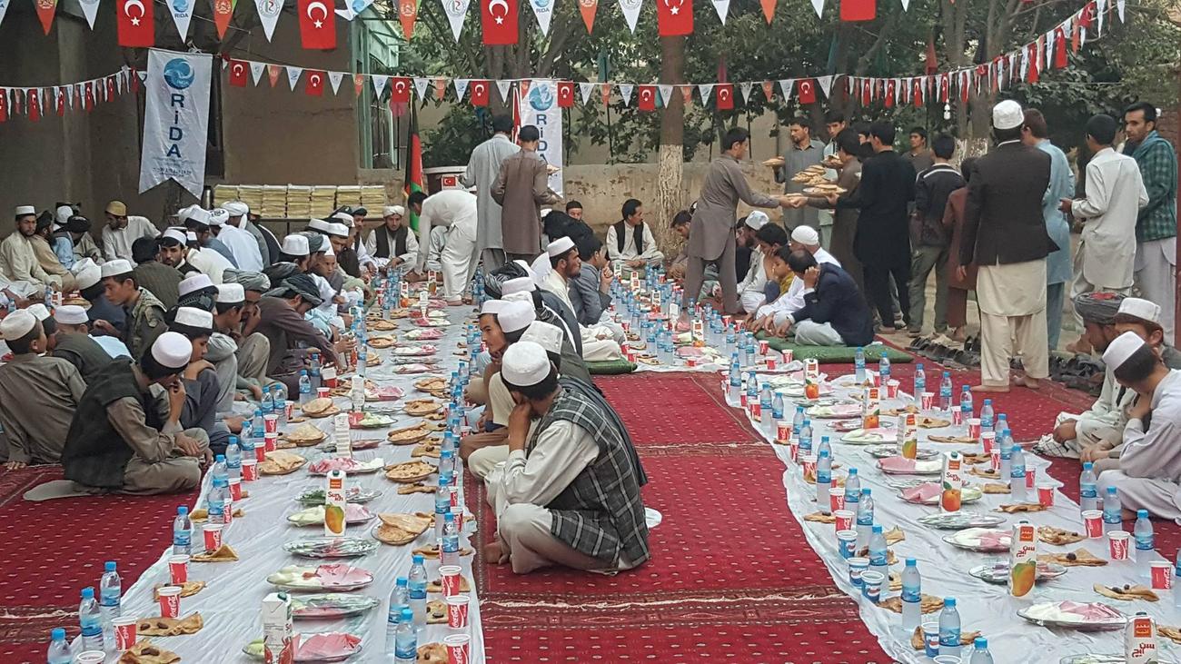 rida-5-ulkede-iftar-ve-sahur-sofrasi-kuracak-2.jpg