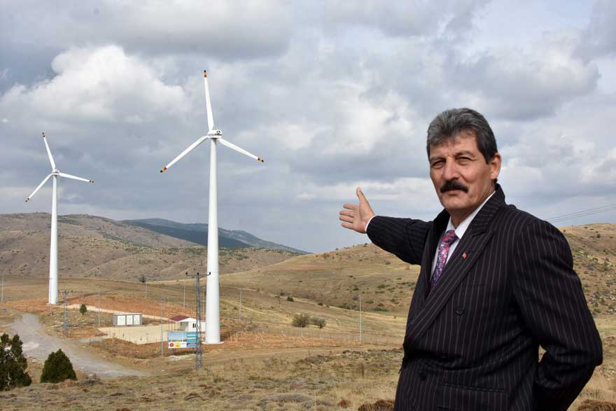 ruzgar-enerjisiyle,-200-bin-dekar-alan-sulanacak.jpg