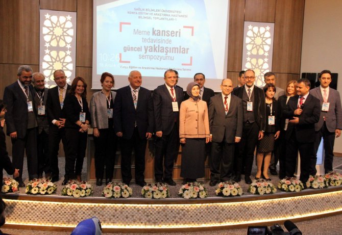 sare-davutoglu-meme-kanseri-sempozyumuna-katildi-1.jpg