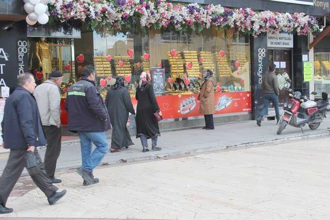 sarraflar-carsisinda-14-subat-hareketliligi-2.JPG