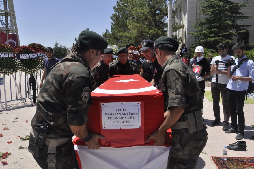 sehit-polis-memuru-akyurek-konyada-topraga-verildi.jpg