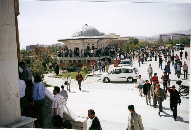 selcuk_universitesi_kampus_camii12.jpg