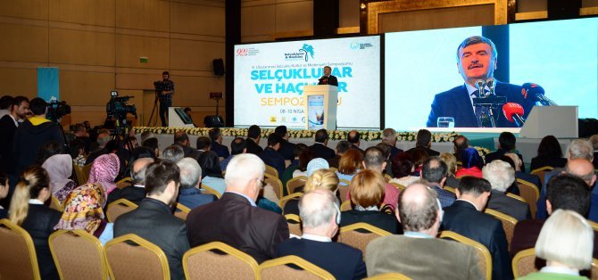 selcuklular-ve-haclilar-sempozyumu-basladi-2.jpg