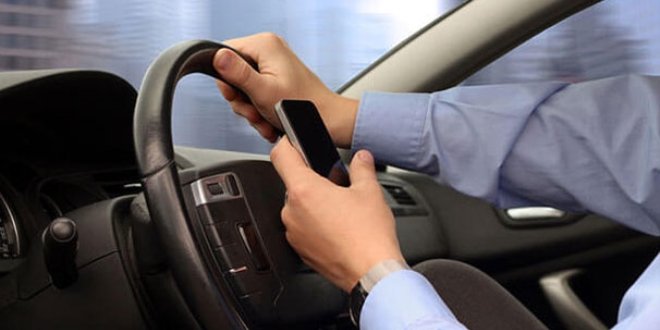 seyir-halinde-cep-telefonu-kullanan-2-bin-901-kisiye-ceza.jpg