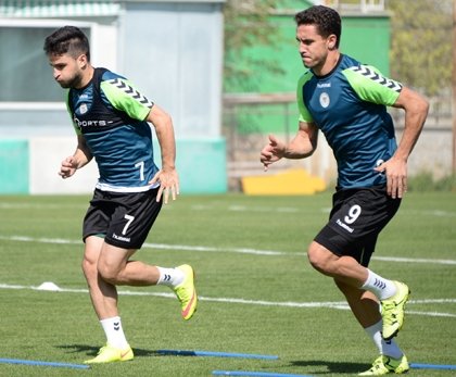 torku-konyasporda-medicana-sivasspor-hazirliklari-1.jpg torku-konyasporda-medicana-sivasspor-hazirliklari-1.jpg