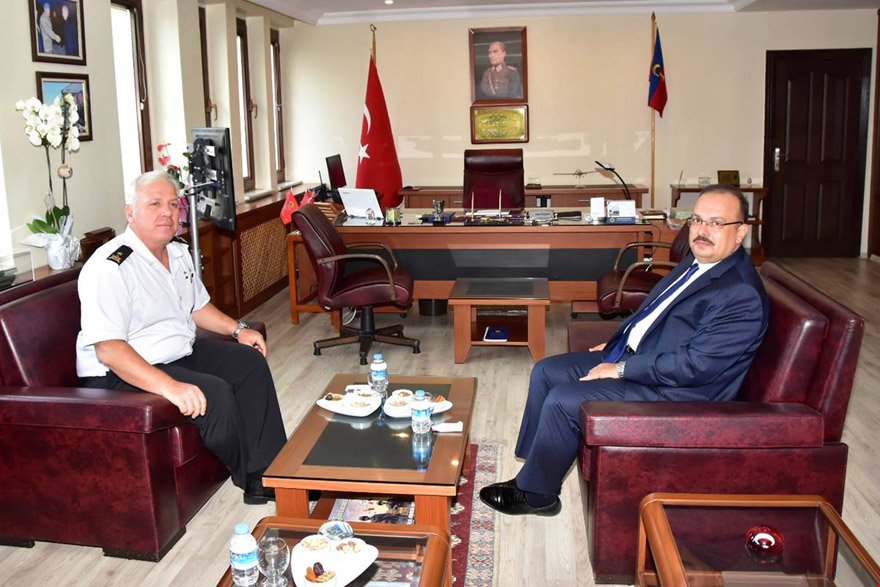 vali-canbolat,-il-jandarma-komutanligini-ziyaret-etti-(2).jpg
