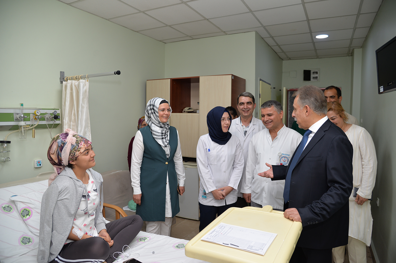 vali-topraktan-egitim-ve-arastirma-hastanesine-ziyaret-2.png