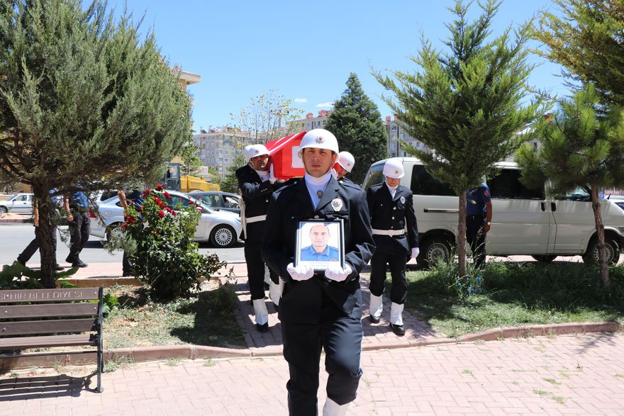 vefat-eden-polis-memuru-son-yolculuguna-ugurlandi-(2).jpg