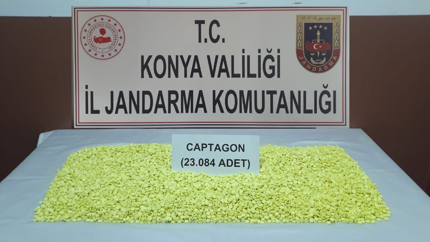 yeni-yil-oncesi-uyusturucu-operasyonunda-23-bin-84-uyusturucu-hap-ele-gecirildi-(2).jpg